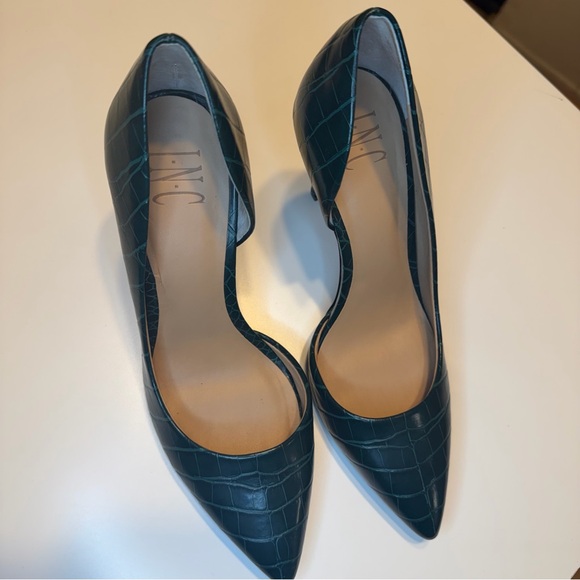Elegant Green Croc-Embossed heels pumps INC 7.5 size - Picture 3 of 8